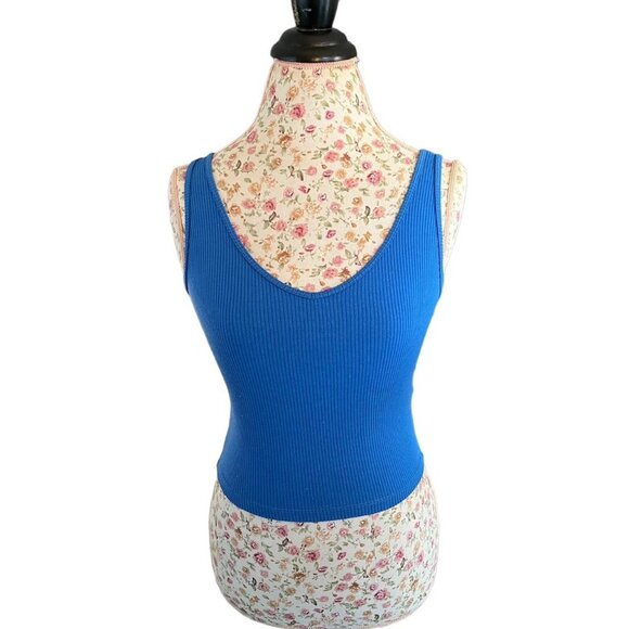 Hollister blue v neck tank top size medium but fits close to a small 6/8  b7 - Picture 1 of 2